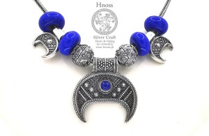 Lunula IV srebrny amulet naszyjnik z Lapisem Lazuli i szklanymi paciorkami