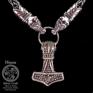Mjölnir-Młot Thora 3cm Reko, wyspa Oland srebrny łańcuch 6mm z głowami wilków z Gokstadhaugen, Norwegia