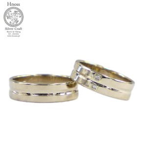 Złote obrączki ślubne z kwadratowymi diamentami