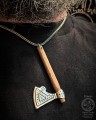 Topór Peruna I srebrny amulet z drewnianym trzonkiem i łańcuszkiem z Hnoss Silver Craft