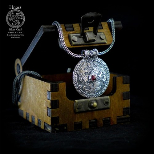 Hnoss Triskelion set FB 2.jpg