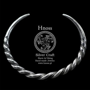 Lunula srebrny amulet bransoleta igłowa