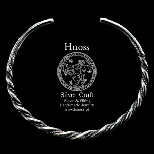 Lunula srebrny amulet skręcana bransoleta igłowa (2)