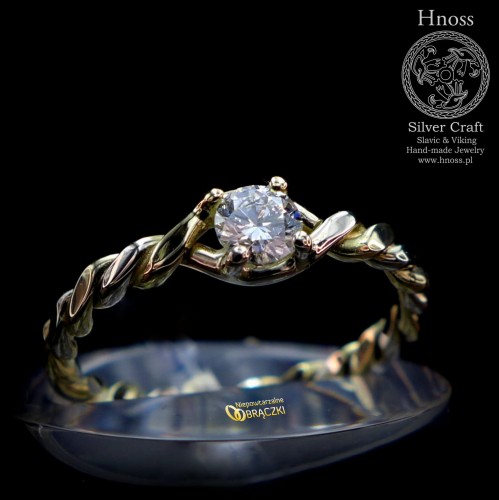 Gold Twisted Ring with Diamond SH.jpg