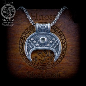 Lunula srebrny amulet naszyjnik z Kryształem Górskim kaboszonem